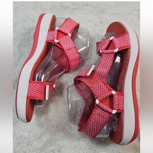 Clarks Cloudsteppers Coral White Two Tone Webbing Velcro Strap Sandals Women 7